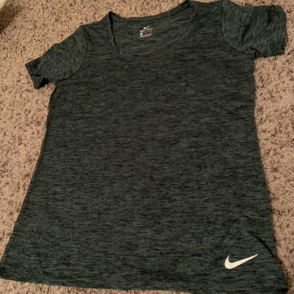 NIKE DriFit Top. Size Medium